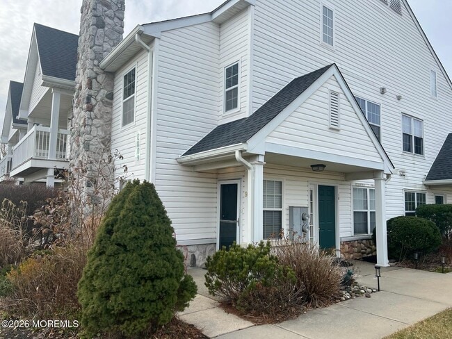 property at 9 Des Moines Ct