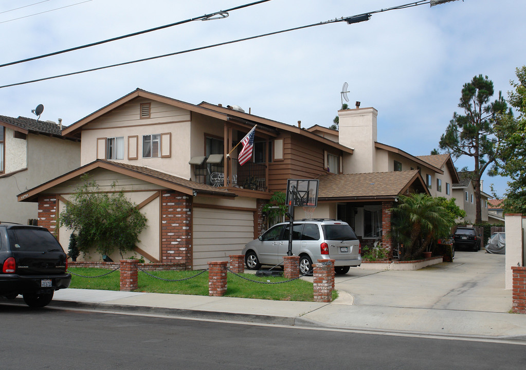 16761 Lynn St in Huntington Beach, CA - Building Photo