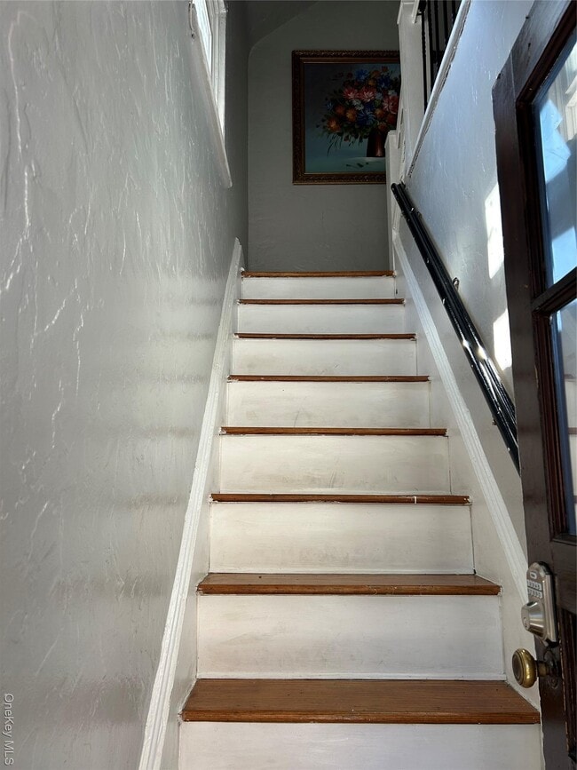 1095 Mile Square Rd in Yonkers, NY - Building Photo - Building Photo