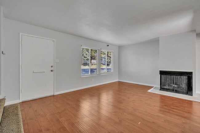 8798 La Riviera Dr-Unit -#D in Sacramento, CA - Building Photo - Building Photo