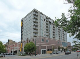 The Granville Condominiums in Chicago, IL - Building Photo
