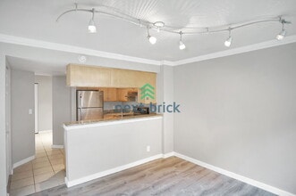 12040 100th Ave NE in Kirkland, WA - Building Photo - Building Photo