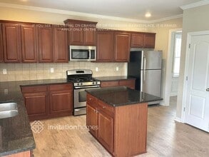 6324 Stonelake Dr SW in Atlanta, GA - Foto de edificio - Building Photo