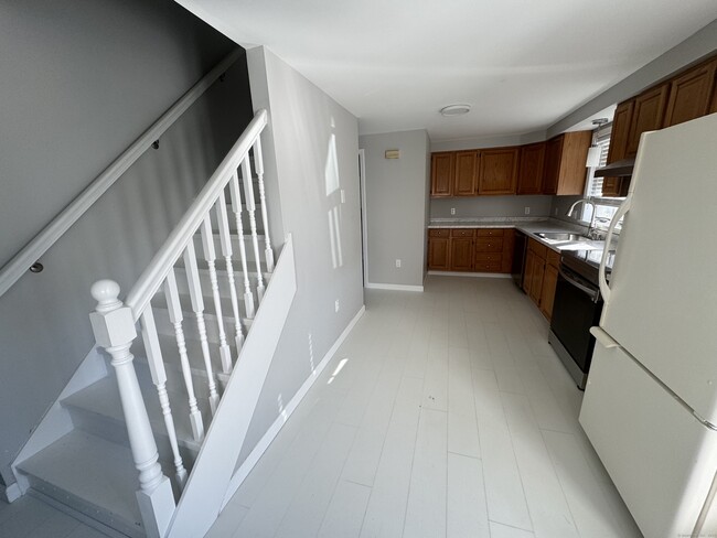 261 Middletown Ave in Wethersfield, CT - Building Photo - Building Photo