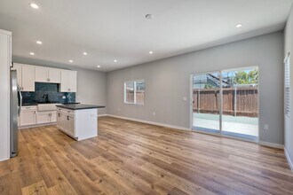 6838 Tower St in La Mesa, CA - Building Photo - Building Photo