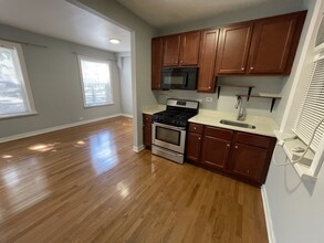 2360 W Dickens Ave in Chicago, IL - Building Photo - Building Photo