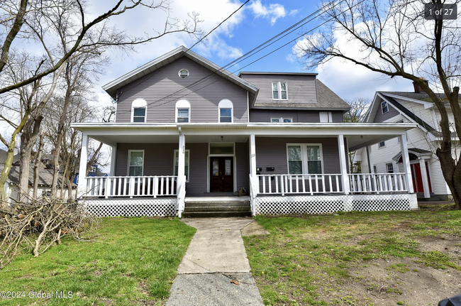 219 Spring Ave, Unit 219 Spring Ave 2nd floor in Troy, NY - Foto de edificio - Building Photo