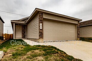 7922 Biggio Ln in Converse, TX - Building Photo