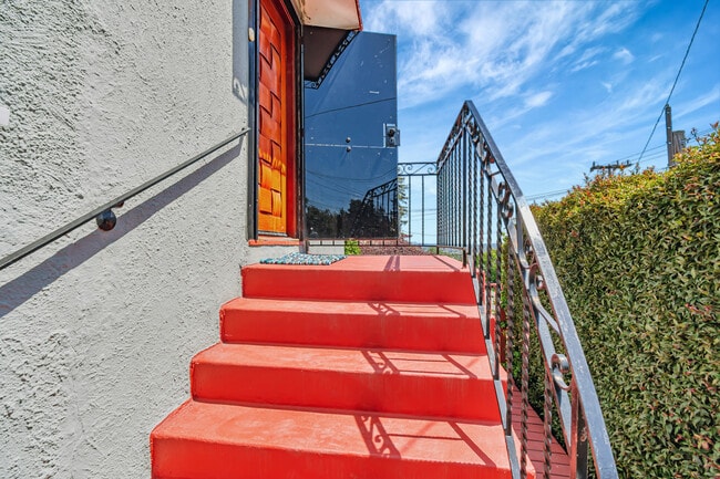3316 Birdsall Ave in Oakland, CA - Building Photo - Building Photo