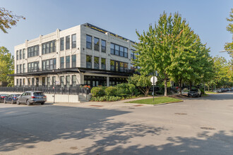 University Commons III in Chicago, IL - Building Photo - Building Photo