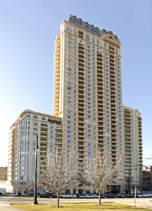 Lincoln Park 2550 in Chicago, IL - Building Photo - Building Photo