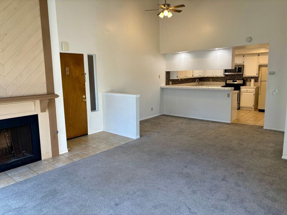 4791 Lago Dr in Huntington Beach, CA - Building Photo