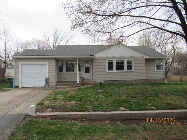 81 Russell Ave in Attleboro, MA - Building Photo - Building Photo