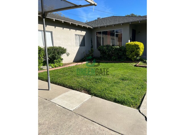 2208 Tully Rd in Modesto, CA - Building Photo - Building Photo