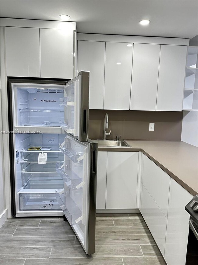 301 NW 177th St in Miami Gardens, FL - Foto de edificio - Building Photo