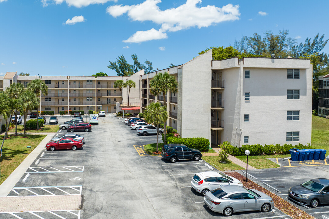 Aragon Condominium in Sunrise, FL - Building Photo