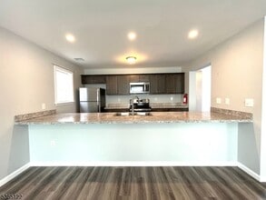 29 Lakeside Blvd in Hopatcong, NJ - Building Photo - Building Photo