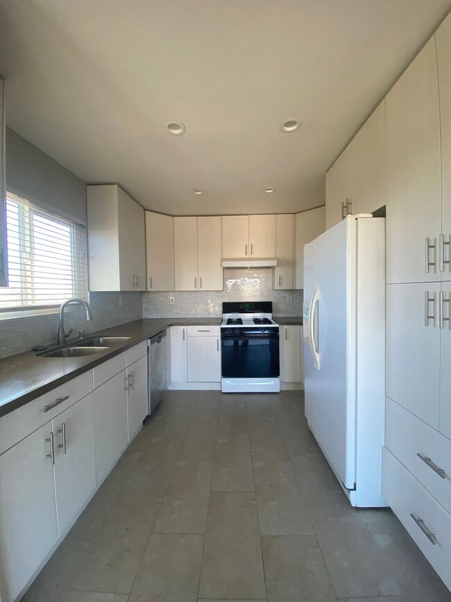 2410 S Patton Ave in San Pedro, CA - Building Photo - Building Photo