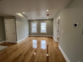 75 Pearl St, Unit 2 in Somerville, MA - Building Photo