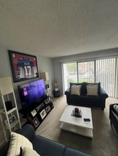 80 Sage Ct in Bedminster, NJ - Foto de edificio - Building Photo