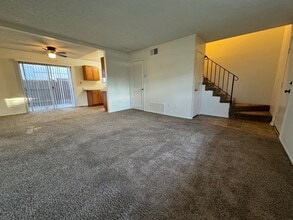 1039 W Lincoln Ave in Escondido, CA - Building Photo - Building Photo