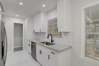 1009 15th Ave N in Texas City, TX - Building Photo - Building Photo