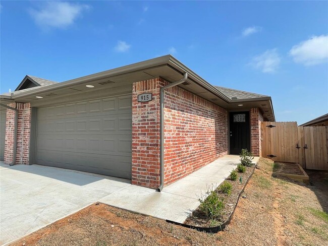 913 Coles Creek in Yukon, OK - Building Photo - Building Photo