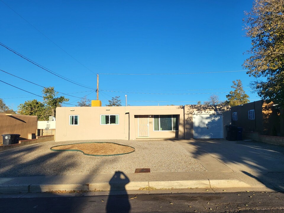 10113 Blume St NE in Albuquerque, NM - Foto de edificio