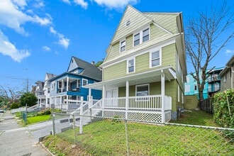 220 Hillside Ave in Waterbury, CT - Building Photo - Building Photo