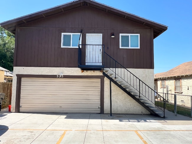325 Lincoln Ave