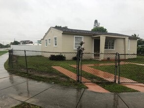 10141 SW 38th Terrace in Miami, FL - Building Photo - Building Photo