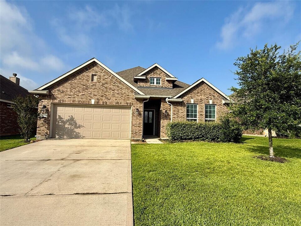 19070 Minero Ln in Montgomery, TX - Building Photo