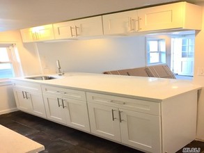 111 Mitchell Ave-Unit -Lower in Long Beach, NY - Foto de edificio - Building Photo