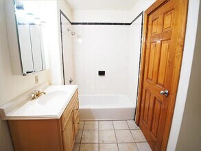 369 Centre St, Unit 2 in Boston, MA - Building Photo - Building Photo