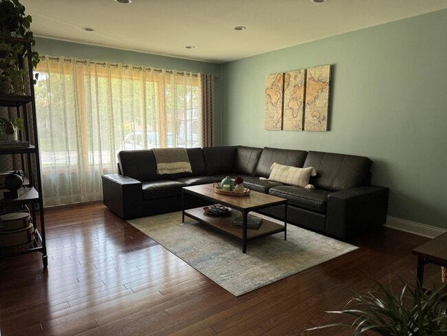 260 Fern Dr in Elk Grove Village, IL - Building Photo - Building Photo