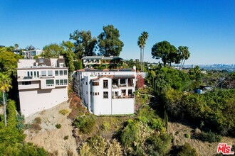 1381 Summitridge Dr in Beverly Hills, CA - Building Photo - Building Photo