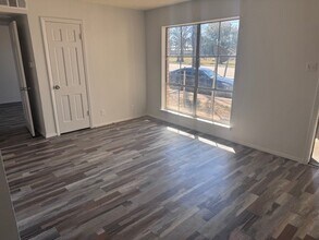 2903 Clarksville St, Unit 104 in Paris, TX - Foto de edificio - Building Photo