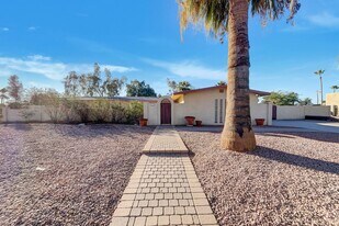 6301 E Sweetwater Ave in Scottsdale, AZ - Building Photo