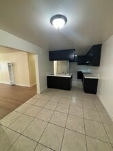 6808 Brynhurst Ave in Los Angeles, CA - Foto de edificio - Building Photo