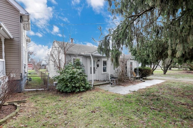 590-592-592 Robinwood Ave in Whitehall, OH - Building Photo - Building Photo