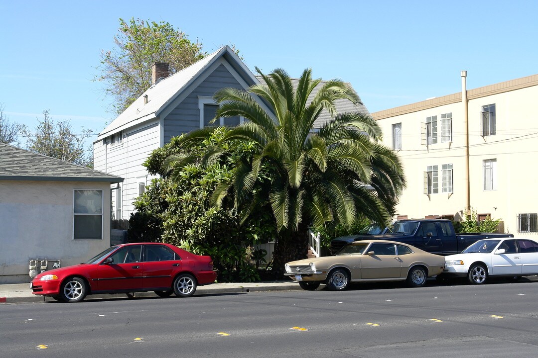 1520 Middlefield Rd in Redwood City, CA - Foto de edificio