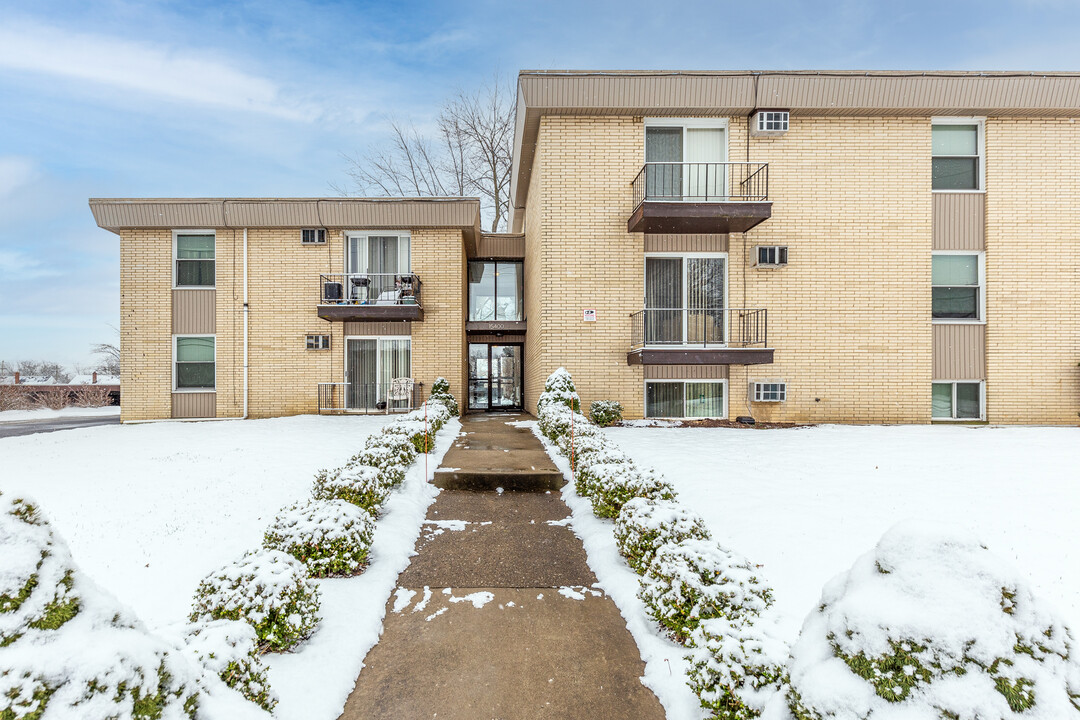 Maple Park in Maple Heights, OH - Building Photo