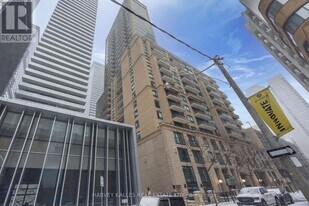 35 Hayden St in Toronto, ON - Building Photo