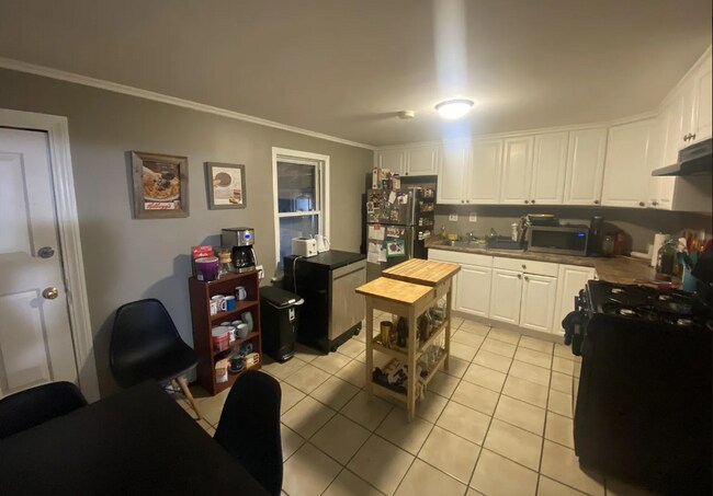 12 Allen St, Unit 1 in Somerville, MA - Building Photo - Building Photo