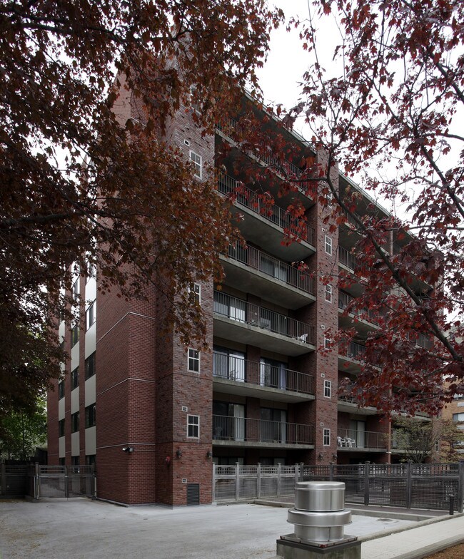 70 Centre Street in Brookline, MA - Foto de edificio - Building Photo