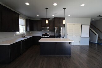 7020 Dorchuck Rd in Cheney, WA - Foto de edificio - Building Photo