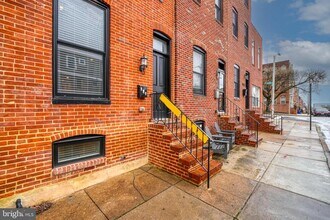 939 Baylis St in Baltimore, MD - Foto de edificio - Building Photo