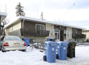 4836 Varsity Dr NW in Calgary, AB - Building Photo - Building Photo