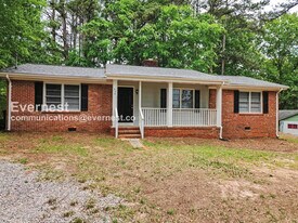 624 Cannon Dr in Social Circle, GA - Building Photo