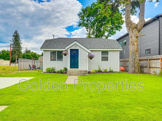 property at 1720 E Lakeside Ave